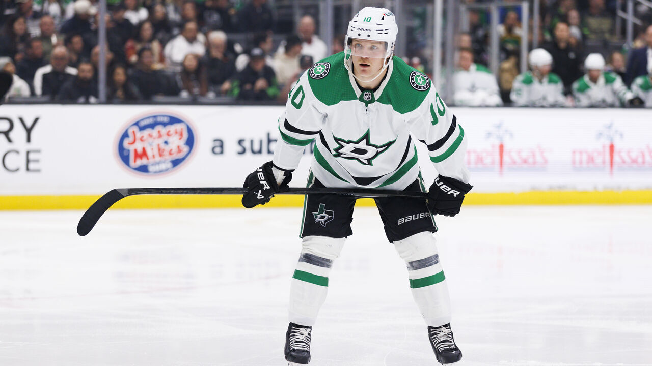 LOS ANGELES, CA - MARCH 09: Dallas Stars center Ty Dellandrea (10) during an NHL hockey game against the Los Angeles Kings on March 9, 2024 at Crypto.com Arena in Los Angeles, CA.