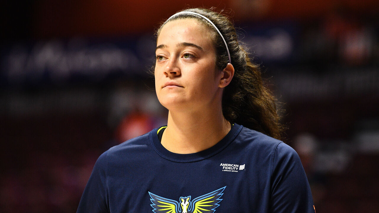 UNCASVILLE, CT - MAY 31: Dallas Wings forward Maddy Siegrist (20) looks on before a WNBA game between the Dallas Wings and the Connecticut Sun on May 31, 2024, at Mohegan Sun Arena in Uncasville, CT.