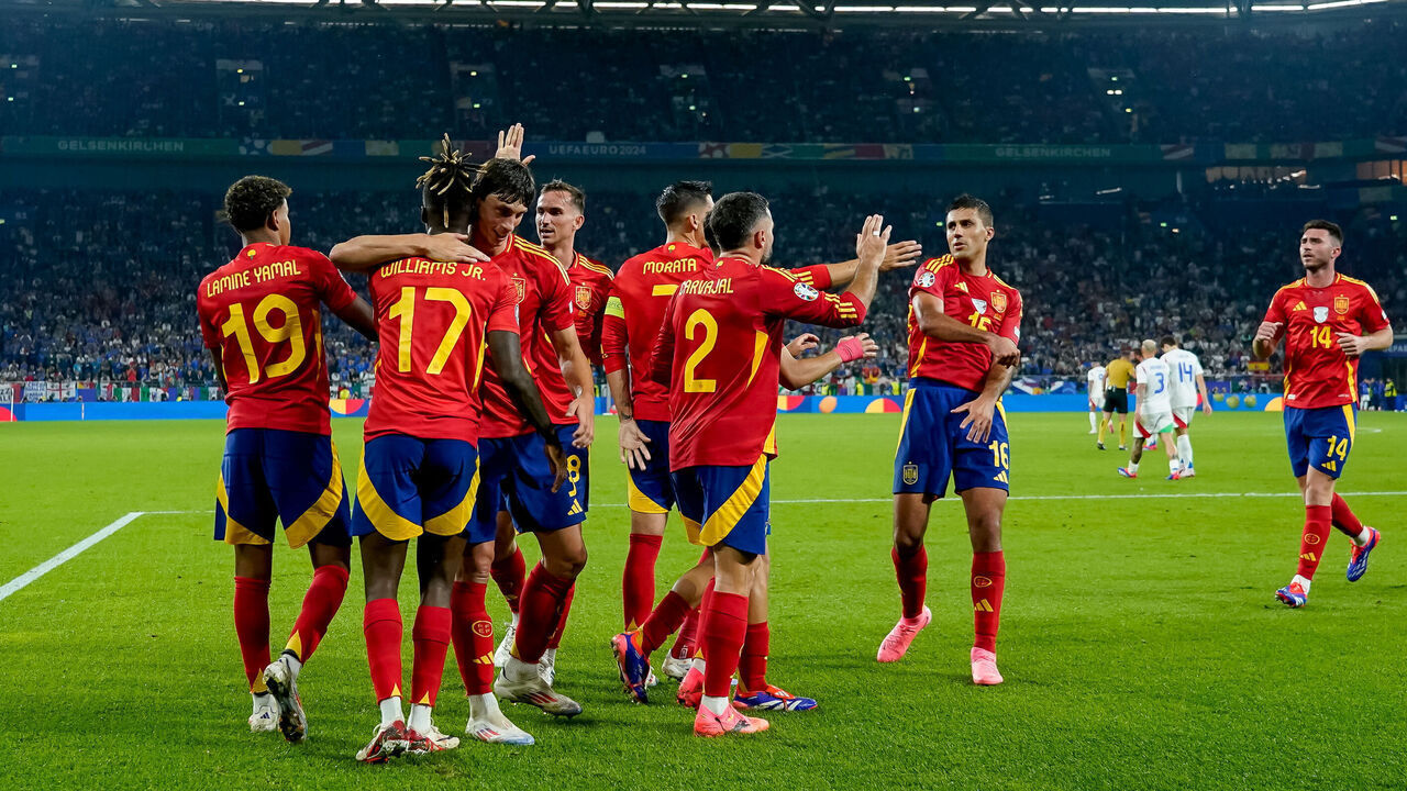 GELSENKIRCHEN, GERMANY - JUNE 20: Players of Spain celebrate during the UEFA EURO 2024 group stage match between Spain and Italy at Arena AufSchalke on June 20, 2024 in Gelsenkirchen, Germany.