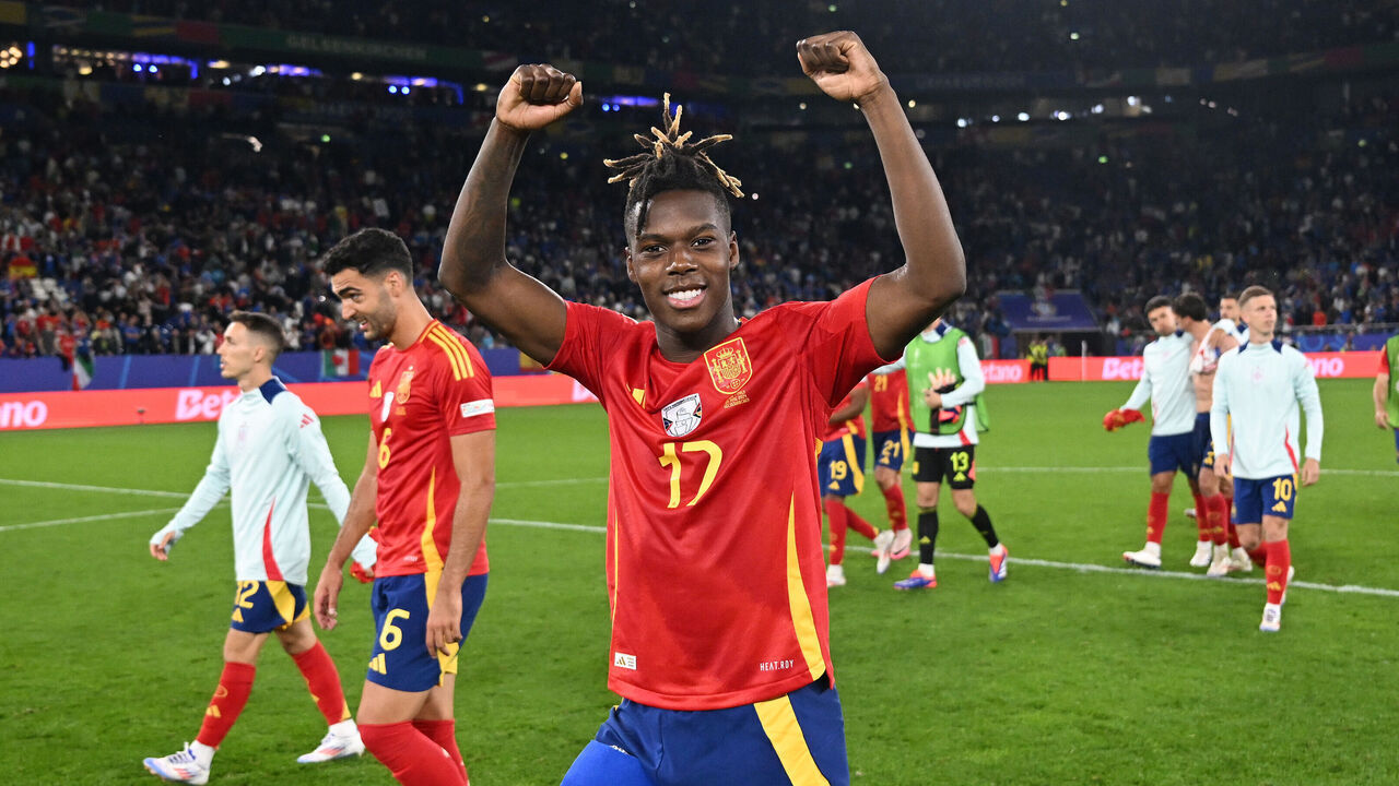 GELSENKIRCHEN, GERMANY - JUNE 20: Nico Williams of Spain celebrates after the team's victory in the UEFA EURO 2024 group stage match between Spain and Italy at Arena AufSchalke on June 20, 2024 in Gelsenkirchen, Germany.