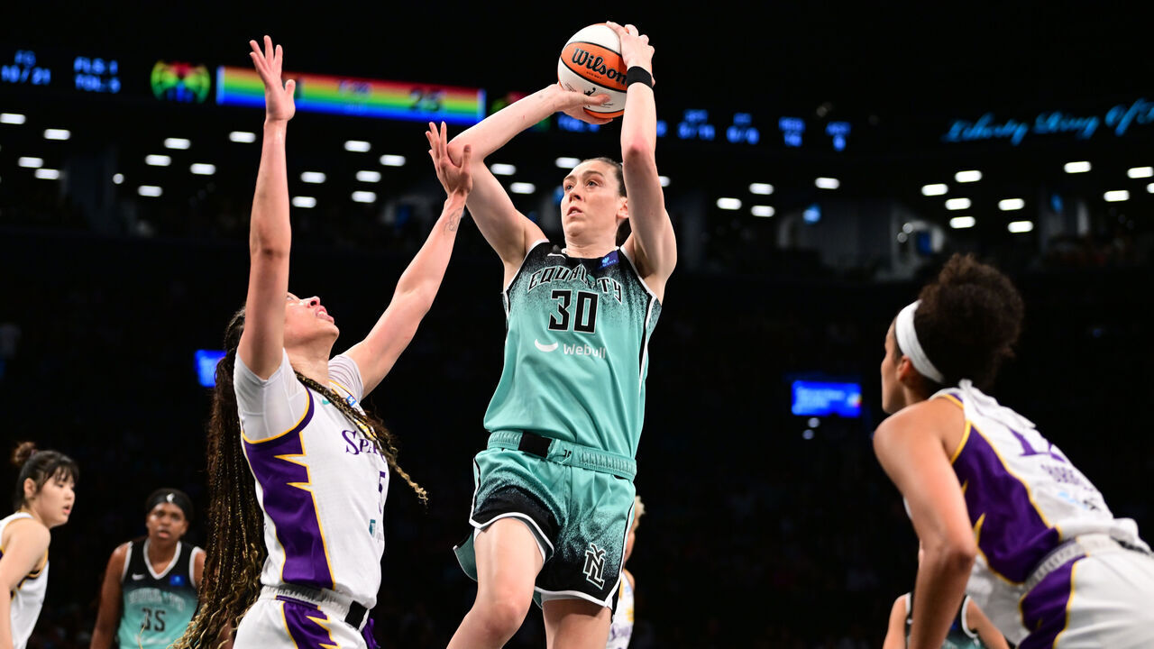 BROOKLYN, NY - JUNE 22: Breanna Stewart #30 of the New York Liberty shoots the ball during the game against the Los Angeles Sparks on June 22, 2024 in Brooklyn, New York. Mandatory Copyright Notice: Copyright 2024 NBAE