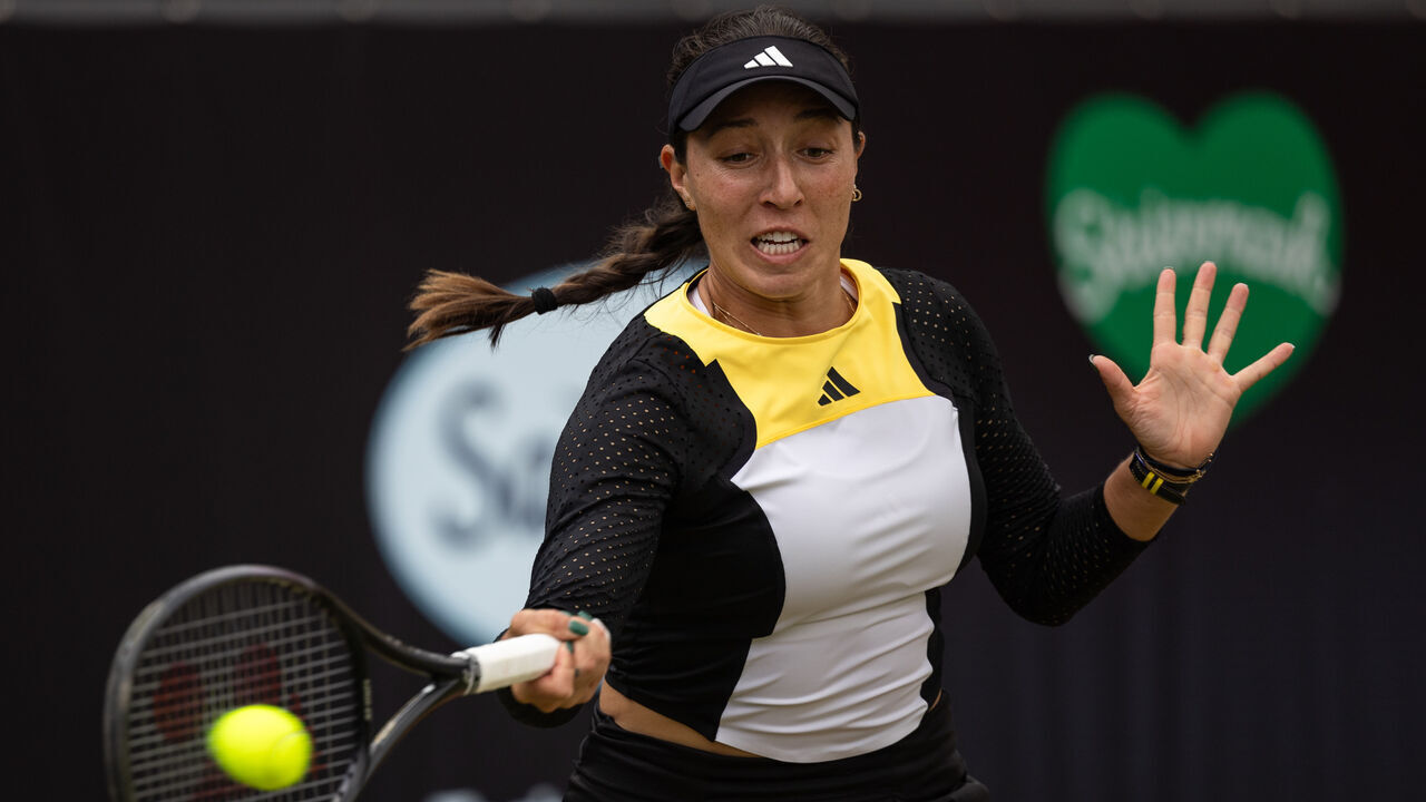 23 June 2024, Berlin: Tennis: WTA Tour, singles, women, quarterfinals. Kalinskaya (Russia) - Pegula (USA). Jessica Pegula in action. Photo: Hannes P. Albert/dpa