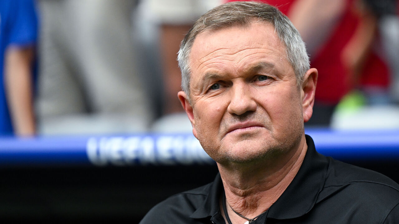 20 June 2024, Bavaria, Munich: Soccer, UEFA Euro 2024, European Championship, Slovenia - Serbia, Preliminary round, Group C, Matchday 2, Munich Football Arena, Slovenia's coach Matjaz Kek enters the stadium before the match. Photo: Sven Hoppe/dpa