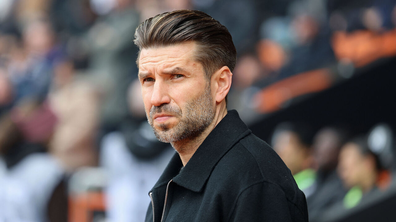 Le Havre's Slovenian head coach Luka Elsner looks at his players during the French L1 football match between FC Lorient and Le Havre AC at Stade du Moustoir in Lorient, western France on January 28, 2024.