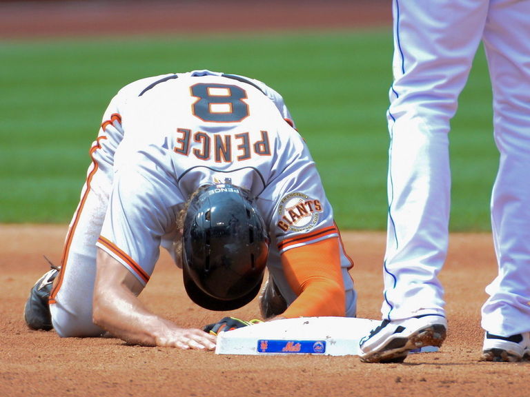 PHOTO: Fans mock Hunter Pence with unique signs | theScore.com