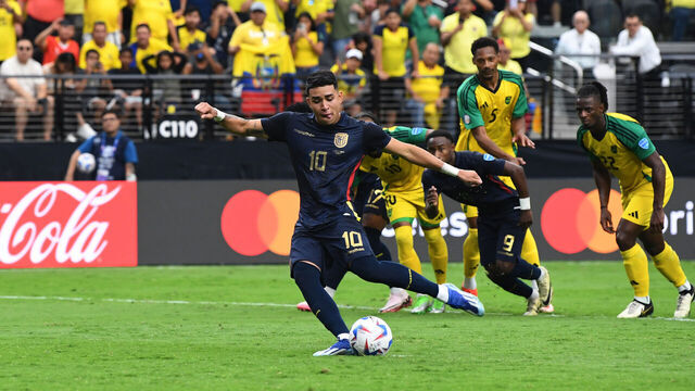 LAS VEGAS, NEVADA - JUNE 26: Kendry Paez of Ecuador takes a penalty kick to score the team's second goal during the CONMEBOL Copa America 2024 Group B match between Ecuador and Jamaica at Allegiant Stadium on June 26, 2024 in Las Vegas, Nevada.
