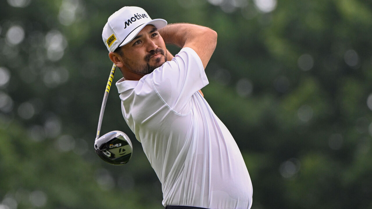 CROMWELL, CT - JUNE 23: Jason Day (AUS) watches his tee shot on 1 during final round of the Travelers Championship on June 23, 2024 at TPC River Highlands in Cromwell, Connecticut.