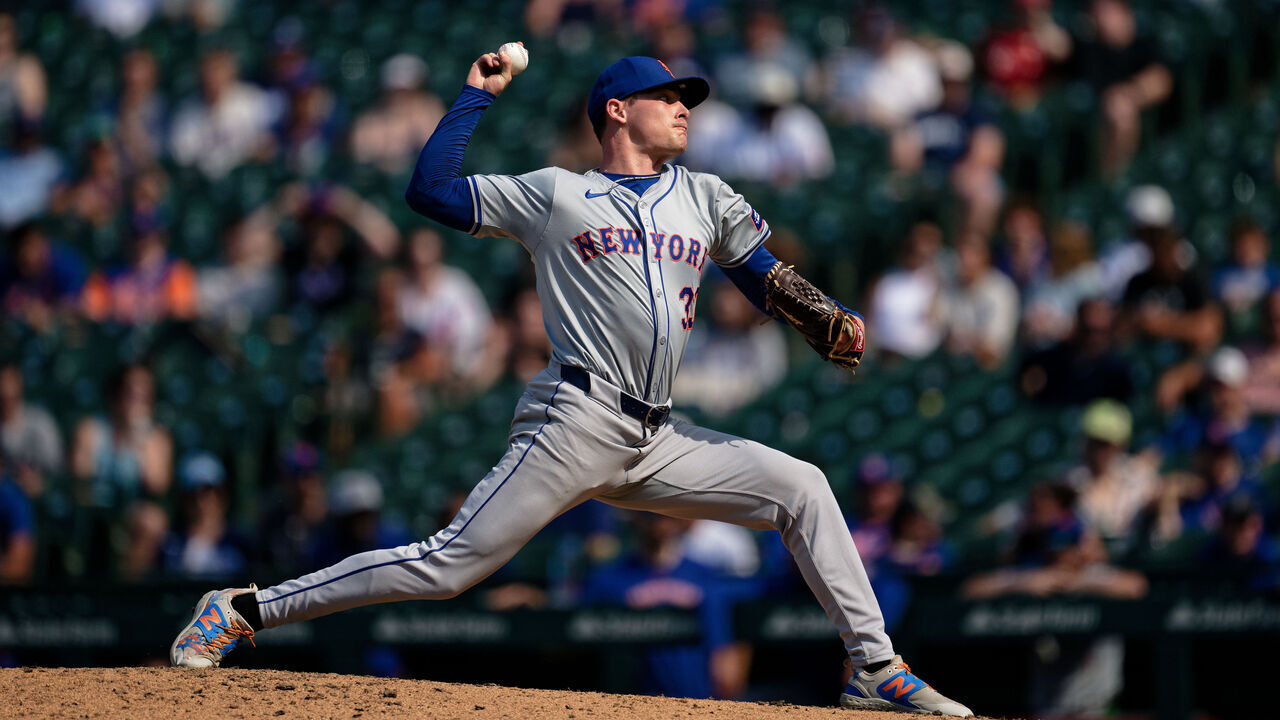 CHICAGO, IL - JUNE 21: Drew Smith #33 of the New York Mets pitches against the Chicago Cubs at Wrigley Field on June 21, 2024 in Chicago, Illinois.