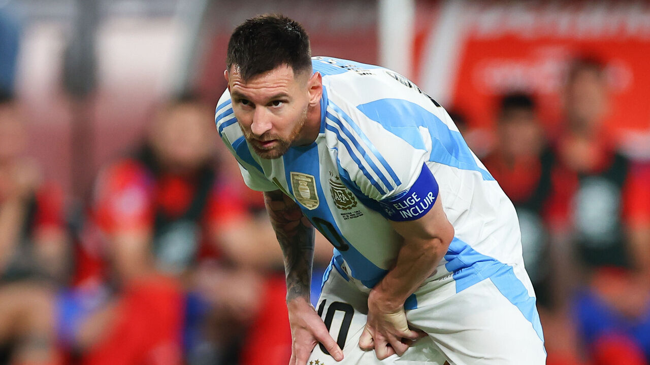 EAST RUTHERFORD, NJ - JUNE 25: Lionel Messi #10 of Argentina rubs his hamstring during the first half of the CONMEBOL Copa America Group stage game against Chile on June 25, 2024 at MetLife Stadium in East Rutherford, New Jersey.