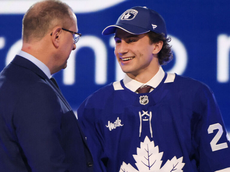 Maple Leafs draft Ben Danford 31st overall | theScore.com