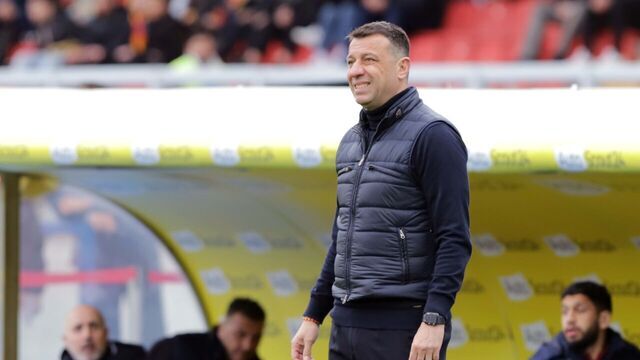 LECCE, ITALY - MARCH 10: Roberto D'Aversa, coach US Lecce looks on during the Serie A TIM match between US Lecce and Hellas Verona FC at Stadio Via del Mare on March 10, 2024 in Lecce, Italy.