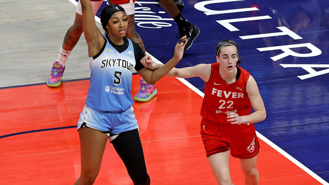 INDIANAPOLIS, IN - JUNE 01: Chicago Sky forward Angel Reese (5) is guarded by Indiana Fever guard Caitlin Clark (22) on June 1, 2024, at Gainbridge Fieldhouse in Indianapolis, Indiana.