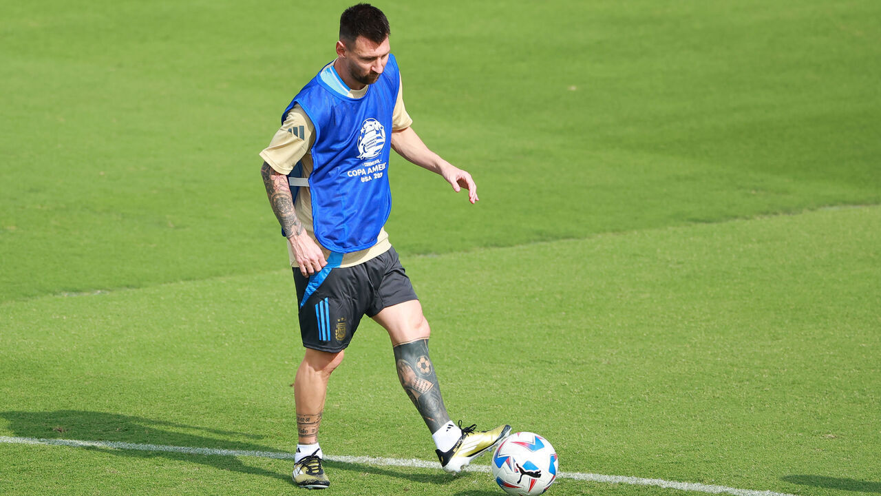 ATLANTA, GEORGIA - JUNE 19: Lionel Messi of Argentina lwarms up at Kennesaw University State Fifth Third Bank stadium on June 19, 2024 in Atlanta, Georgia.