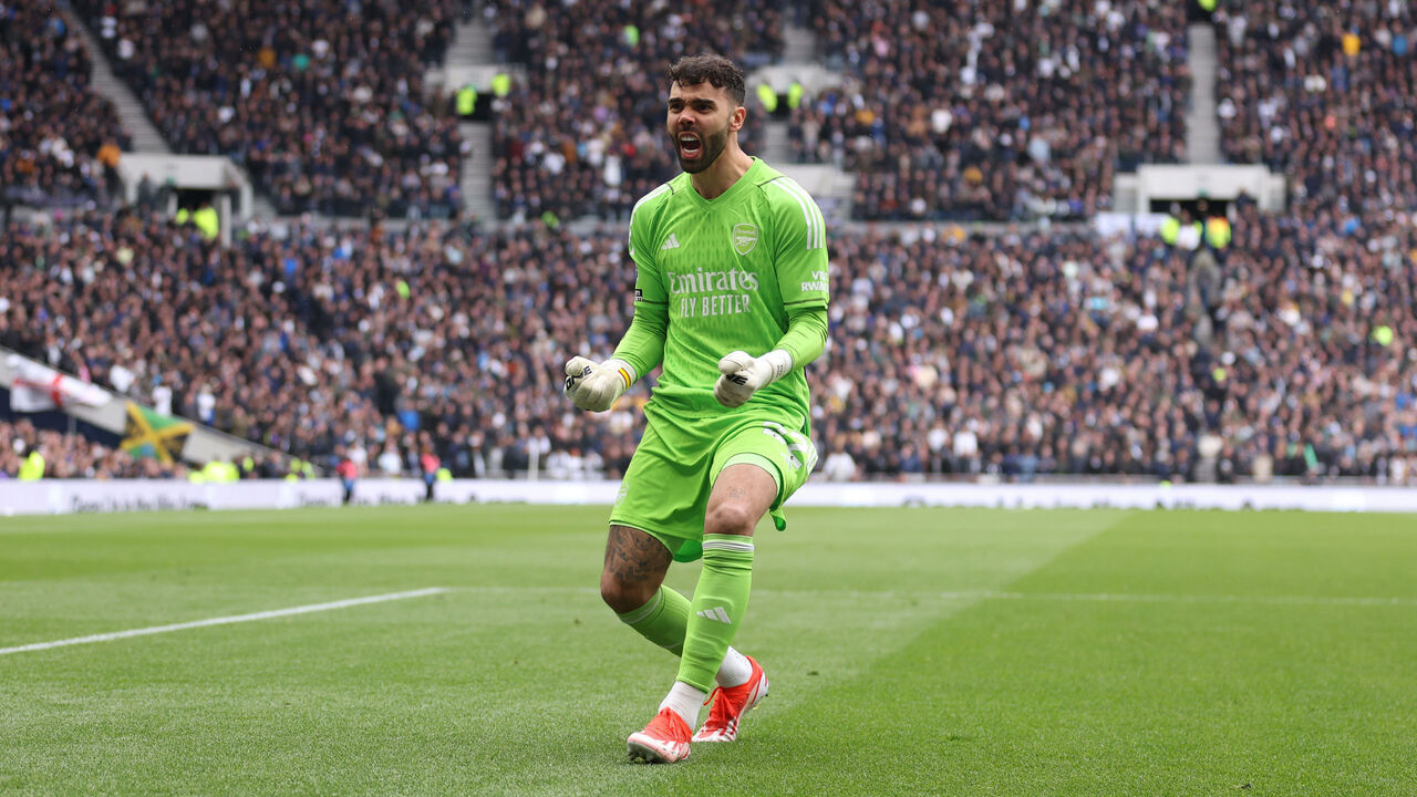 LONDON, ENGLAND - APRIL 28: David Raya of Arsenal celebrayes during the Premier League match between Tottenham Hotspur and Arsenal FC at Tottenham Hotspur Stadium on April 28, 2024 in London, England.