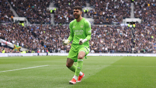LONDON, ENGLAND - APRIL 28: David Raya of Arsenal celebrayes during the Premier League match between Tottenham Hotspur and Arsenal FC at Tottenham Hotspur Stadium on April 28, 2024 in London, England.