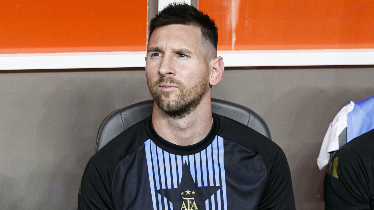 MIAMI GARDENS, FLORIDA - JUNE 29: Lionel Messi of Argentina on the bench prior to the CONMEBOL Copa America USA Group Stage match between Argentina and Peru at Hard Rock Stadium on June 29, 2024 in Miami Gardens, Florida.