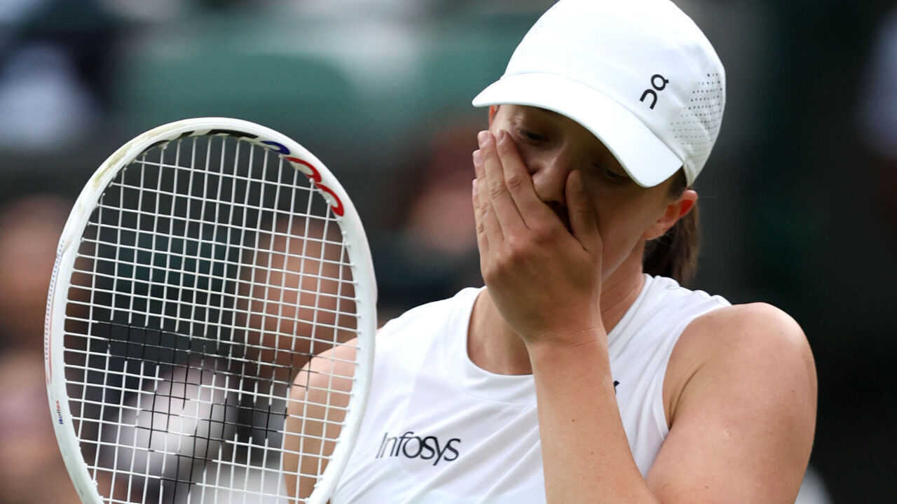 LONDON, ENGLAND - JULY 06: Iga Swiatek of Poland looks dejected as she plays against Yulia Putintseva of Kazakhstan in her Ladies' Singles third round match during day six of The Championships Wimbledon 2024 at All England Lawn Tennis and Croquet Club on July 06, 2024 in London, England.