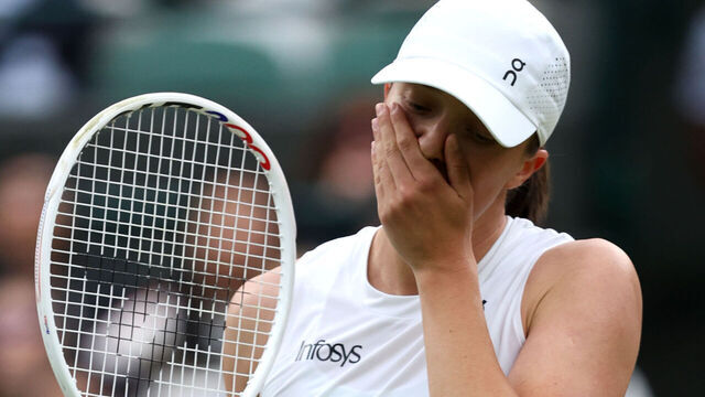 LONDON, ENGLAND - JULY 06: Iga Swiatek of Poland looks dejected as she plays against Yulia Putintseva of Kazakhstan in her Ladies' Singles third round match during day six of The Championships Wimbledon 2024 at All England Lawn Tennis and Croquet Club on July 06, 2024 in London, England.