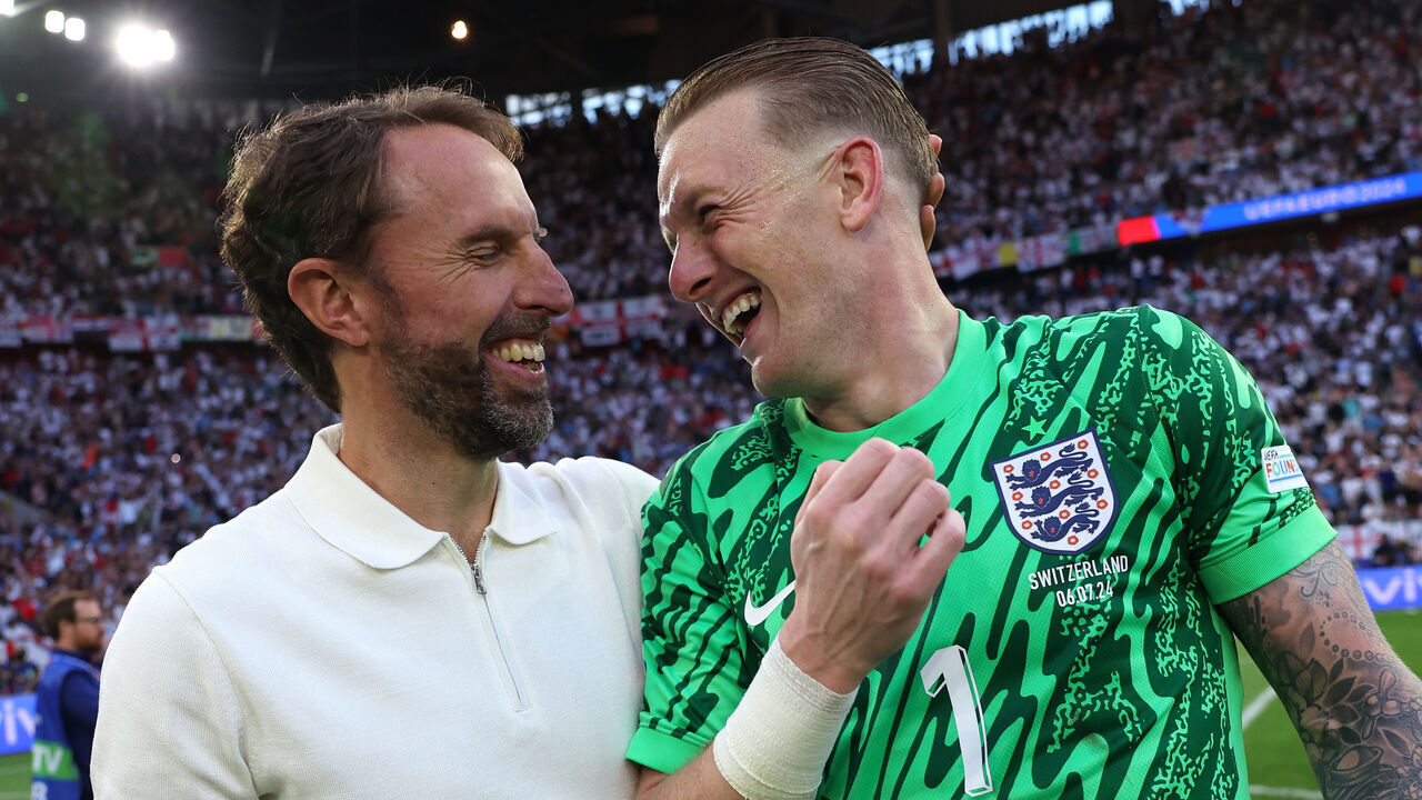 DUSSELDORF, GERMANY - JULY 06: Gareth Southgate, Manager of England men's senior team, celebrates with Jordan Pickford of England following victory during the UEFA EURO 2024 quarter-final match between England and Switzerland at Düsseldorf Arena on July 06, 2024 in Dusseldorf, Germany.
