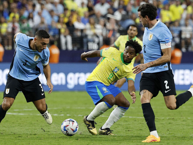 10-man Uruguay hangs on to force shootout vs. Brazil in Copa quarters | theScore.com