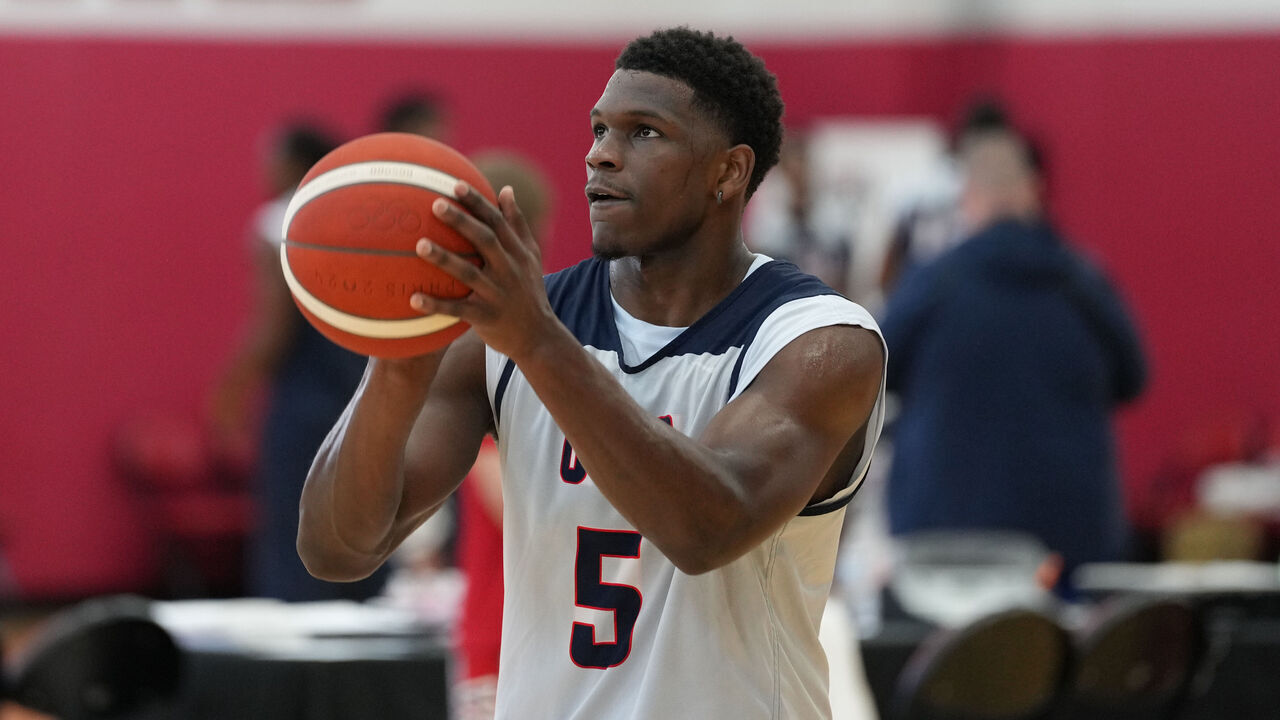 LAS VEGAS, NV - JULY 6: Anthony Edwards #5 of the USA Basketball Men's Select Team shoots the ball during USAB Men's Training Camp in Las Vegas on July 06, 2024 in Las Vegas Nevada. NOTE TO USER: User expressly acknowledges and agrees that, by downloading and/or using this Photograph, user is consenting to the terms and conditions of the Getty Images License Agreement. Mandatory Copyright Notice: Copyright 2024 NBAE