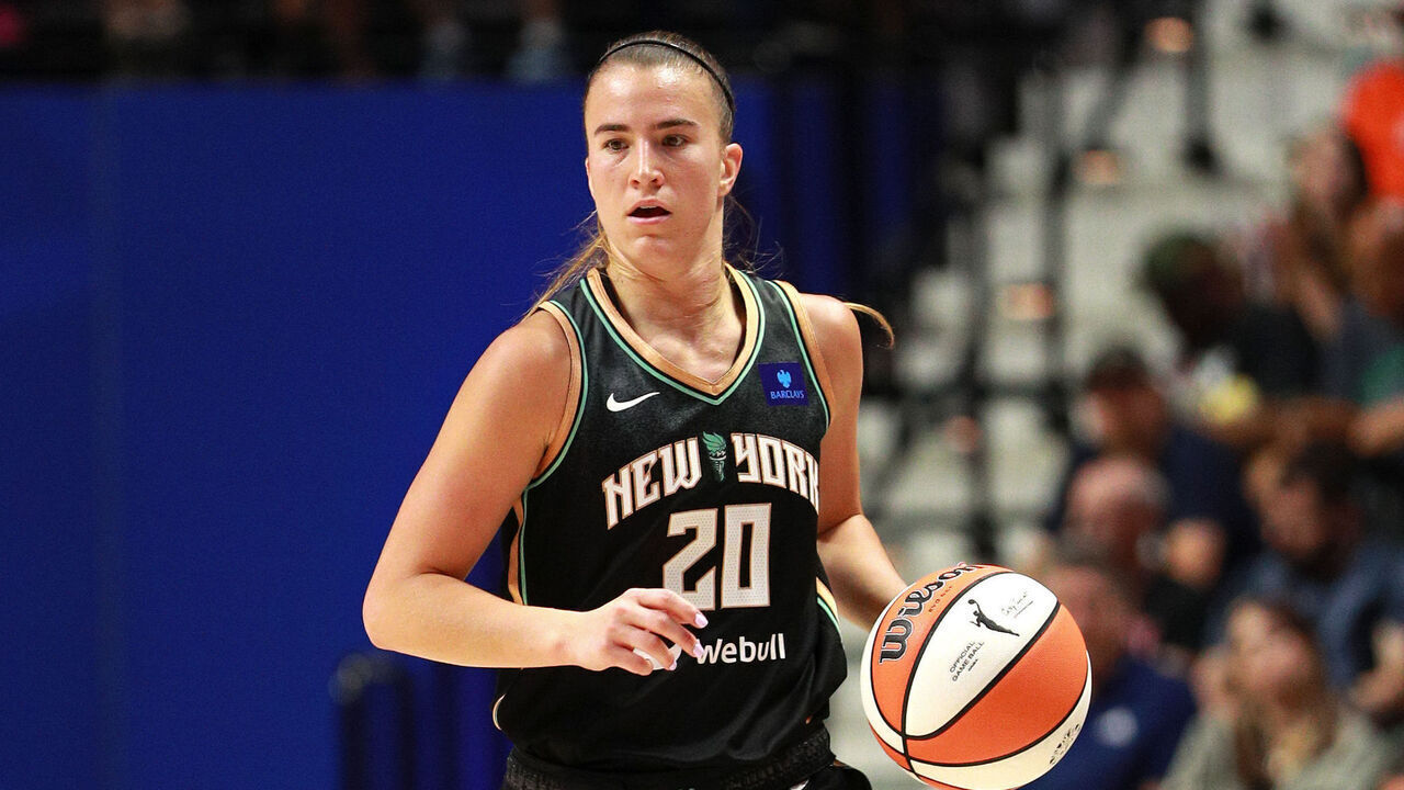 UNCASVILLE, CT - JULY 10: Sabrina Ionescu #20 of the New York Liberty brings the ball up court during the game against the Connecticut Sun on July 10, 2024 at the Mohegan Sun Arena in Uncasville, Connecticut. Mandatory Copyright Notice: Copyright 2024 NBAE