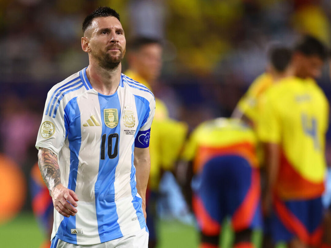 Messi leaves Copa America final with apparent leg injury