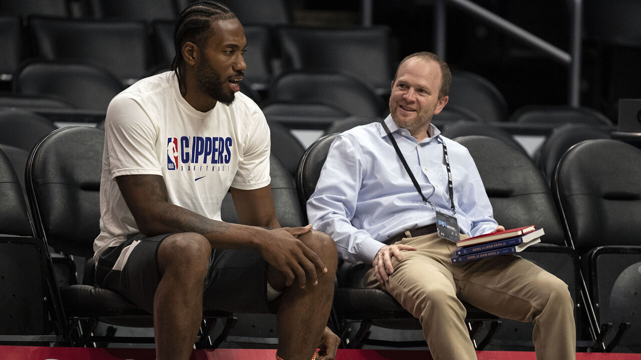 Basketball: Los Angeles Clippers Kawhi Leonard (L) with president of basketball operations Lawrence Frank before preseason game vs Denver Nuggets at Staples Center. Los Angeles, CA 10/10/2019 CREDIT: John W. McDonough (Set Number: X162971 TK1 )