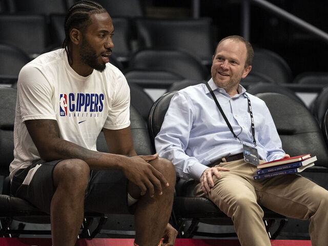 Basketball: Los Angeles Clippers Kawhi Leonard (L) with president of basketball operations Lawrence Frank before preseason game vs Denver Nuggets at Staples Center. Los Angeles, CA 10/10/2019 CREDIT: John W. McDonough (Set Number: X162971 TK1 )