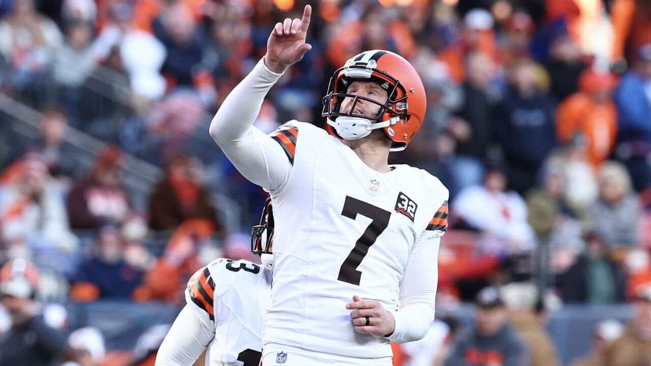 DENVER, COLORADO - NOVEMBER 26: Dustin Hopkins #7 of the Cleveland Browns kicks a field goal in the first half of the game against the Denver Broncos at Empower Field At Mile High on November 26, 2023 in Denver, Colorado.