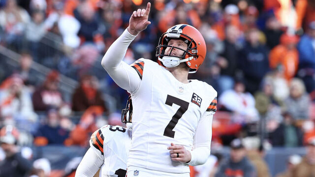 DENVER, COLORADO - NOVEMBER 26: Dustin Hopkins #7 of the Cleveland Browns kicks a field goal in the first half of the game against the Denver Broncos at Empower Field At Mile High on November 26, 2023 in Denver, Colorado.
