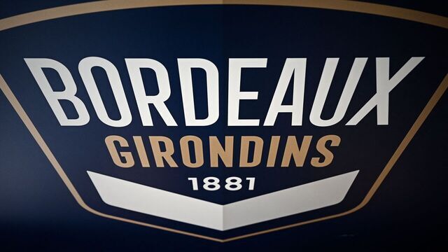 The logo of the Girondins de Bordeaux football clubis pictured during a press conference at the club's training ground in Le Haillan, near Bordeaux, on May 6, 2021. - King Street, the American investment fund that owns the Girondins de Bordeaux, announced on April 23, 2021, that it no longer wanted to support and finance the club. Bordeaux is looking at several options including two potential buyers, according to the Bordeaux city hall, and a group of "local" entrepreneurs will present a "democratic" plan to take over the Girondins de Bordeaux by also proposing to supporters and fans to become shareholders through a digital finance platform, the project leader told AFP.