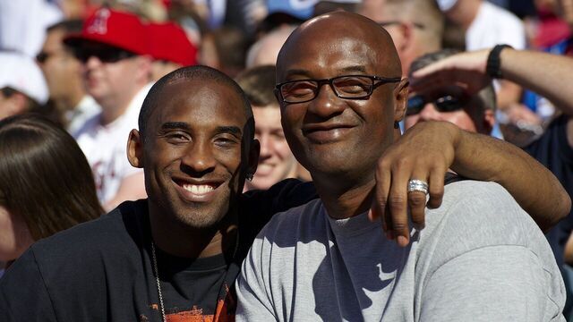 Baseball: Closeup of Los Angeles Lakers basketball player Kobe Bryant with his father Joe Bryant during Los Angeles Angels of Anaheim vs Los Angeles Dodgers game. Anaheim, CA 6/21/2009 CREDIT: John W. McDonough