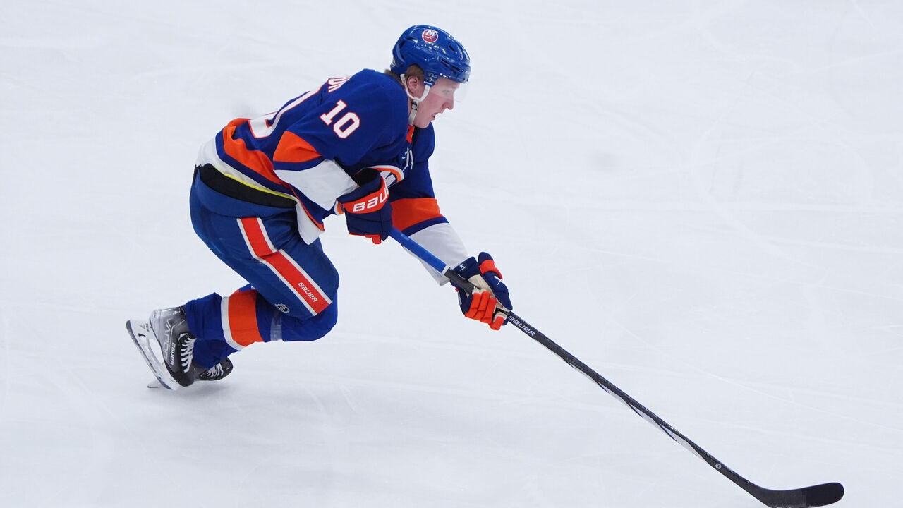 ELMONT, NY - APRIL 11: New York Islanders Right Wing Simon Holmstrom (10) skates with the puck during the second period of the National Hockey League game between the Montreal Canadiens and the New York Islanders on April 11, 2024, at UBS Arena in Elmont, NY.