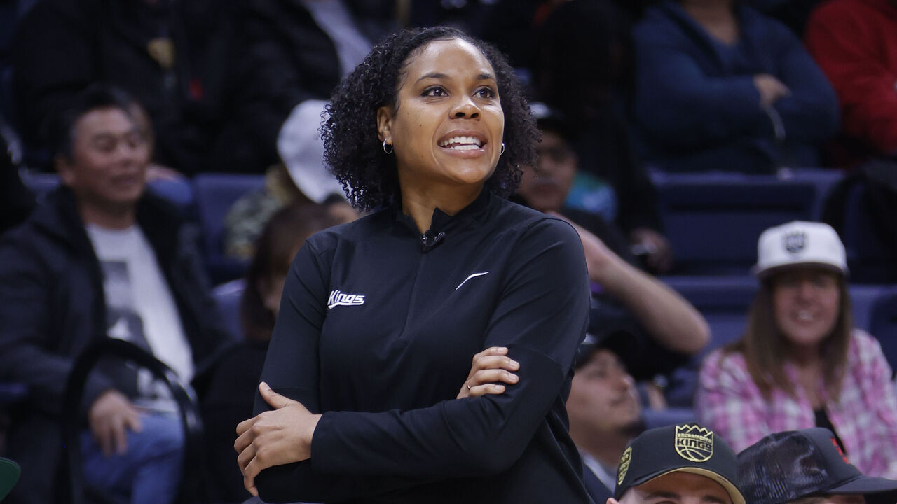 STOCKTON, CA - APRIL 4: Lindsey Harding of the Stockton Kings shouts instructions during a NBA G-League game against the Santa Cruz Warriors at Stockton Arena on April 4, 2024 in Stockton, California. NOTE TO USER: User expressly acknowledges and agrees that by downloading and or using this photograph, User is consenting to the terms and conditions of the Getty Images Agreement. Mandatory Copyright Notice: Copyright 2024 NBAE