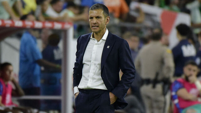 GLENDALE, ARIZONA - JUNE 30: Jaime Lozano, head coach of Mexico, looks on during the CONMEBOL Copa America group B match between Mexico and Ecuador at State Farm Stadium on June 30, 2024 in Glendale, Arizona.
