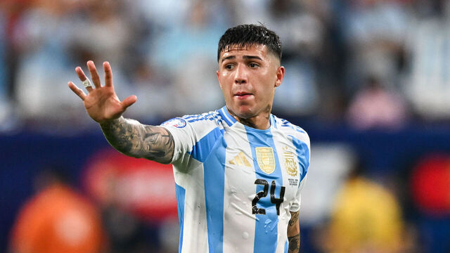 EAST RUTHERFORD, NEW JERSEY - JULY 9: Enzo Fernandez #24 of Argentina signals downfield during the Copa America 2024 semifinal match between Argentina and Canada at MetLife Stadium on July 9, 2024 in East Rutherford, New Jersey.