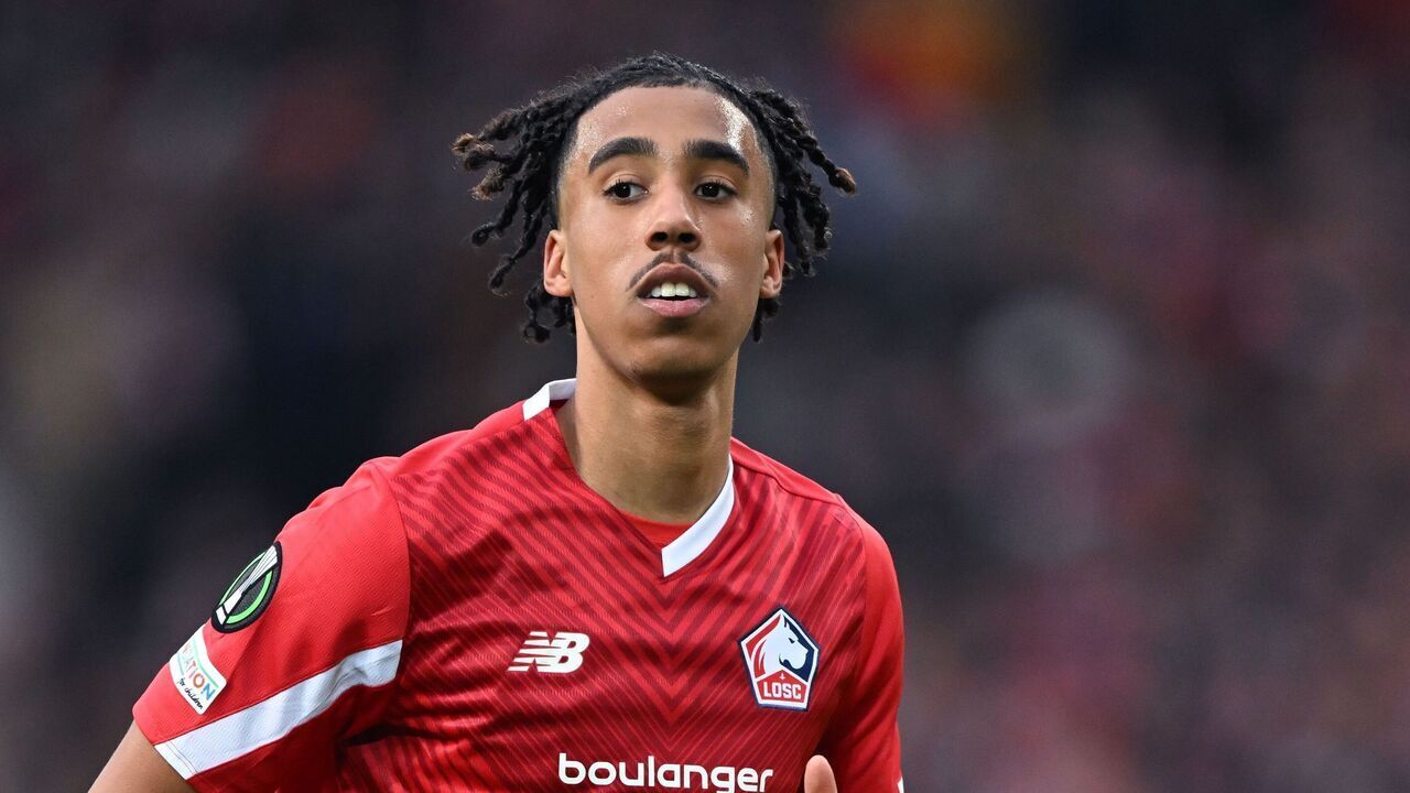 LILLE - Leny Yoro of Lille OSC during the UEFA Conference league quarter-final match between Lille OSC and Aston Villa at Stade Pierre Mauroy on April 18, 2024 in Lille, France. ANP | Hollandse Hoogte | GERRIT VAN COLOGNE