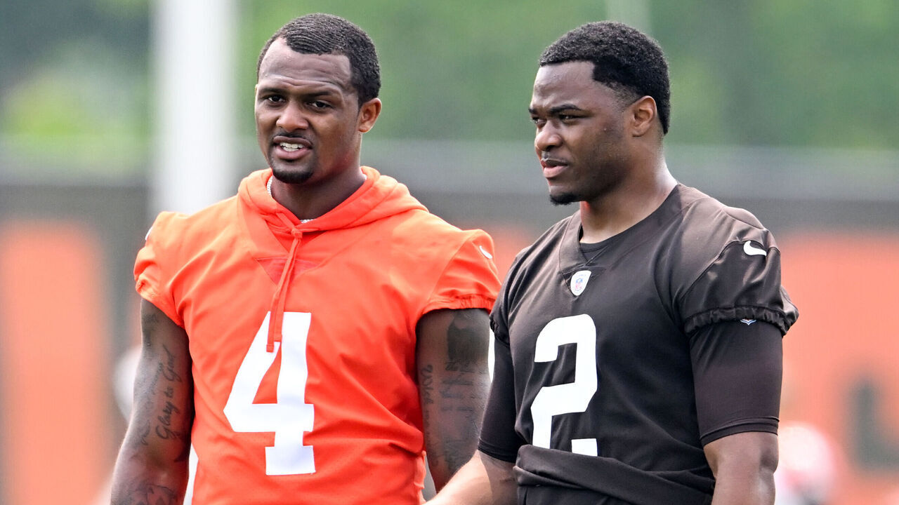 BEREA, OHIO - JUNE 06: Deshaun Watson #4 of the Cleveland Browns talks with Amari Cooper #2 during the Cleveland Browns mandatory veteran minicamp at CrossCountry Mortgage Campus on June 6, 2023 in Berea, Ohio.