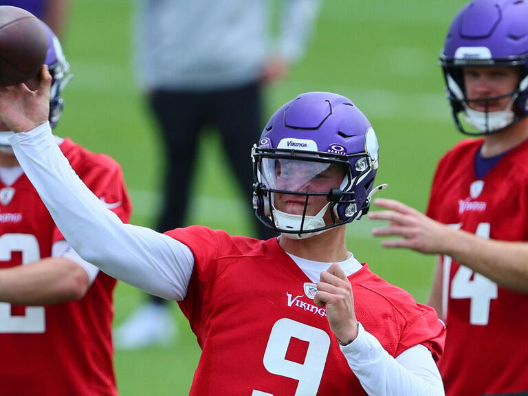 Vikings' starting QB odds J.J. McCarthy or Sam Darnold?