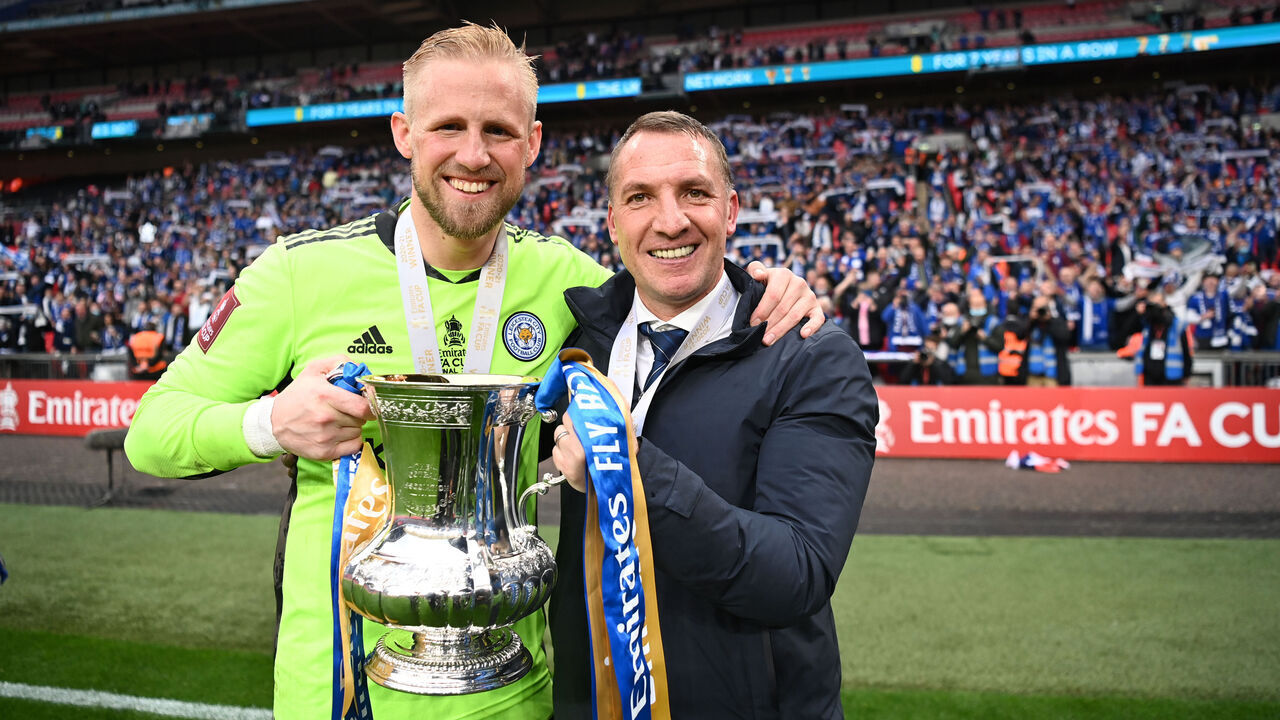 LONDON, ENGLAND - MAY 15: Brendan Rodgers and Kasper Schmeichel during The Emirates FA Cup Final match between Chelsea and Leicester City at Wembley Stadium on May 15, 2021 in London, England. A limited number of around 21,000 fans, subject to a negative lateral flow test, will be allowed inside Wembley Stadium to watch this year's FA Cup Final as part of a pilot event to trial the return of large crowds to UK venues.