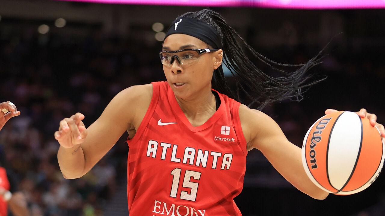 SEATTLE, WA - JULY 14: Allisha Gray #15 of the Atlanta Dream goes to the basket during the game on July 14, 2024 at Climate Pledge Arena in Seattle, Washington. Mandatory Copyright Notice: Copyright 2024 NBAE