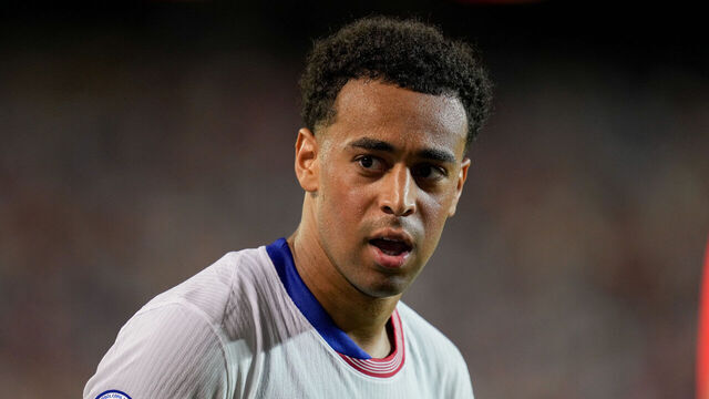 KANSAS CITY, MO - JULY 1: Tyler Adams #4 of USA looking for the ball during a Copa America 2024 Group C match between Uruguay and United States at Arrowhead Stadium on July 1, 2024 in Kansas City, Missouri.