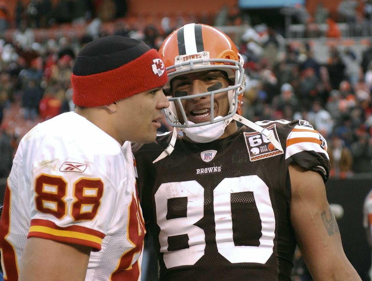 Cleveland Browns tight end Kellen Winslow Jr. catches a pass