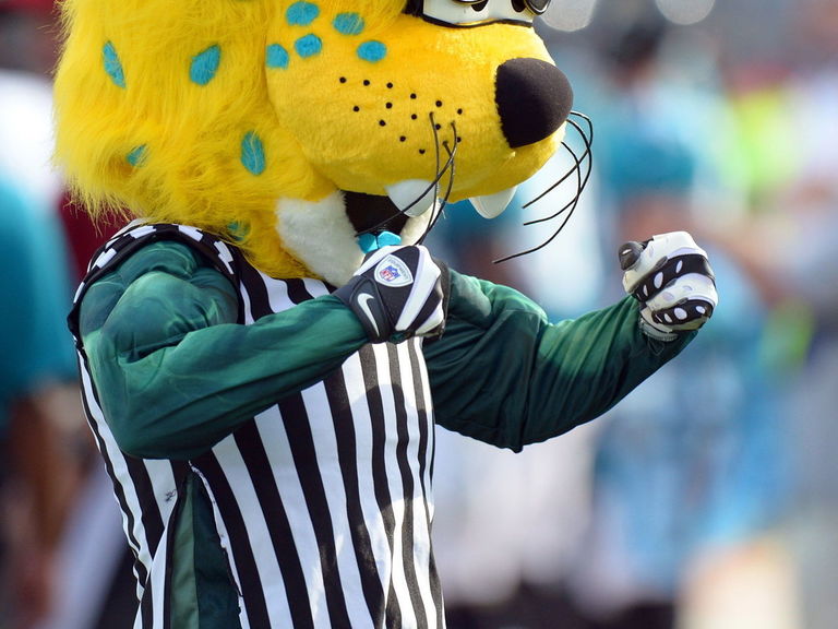Jaguars Mascot Loses Bet With Seahawks Mascot : r/nfl