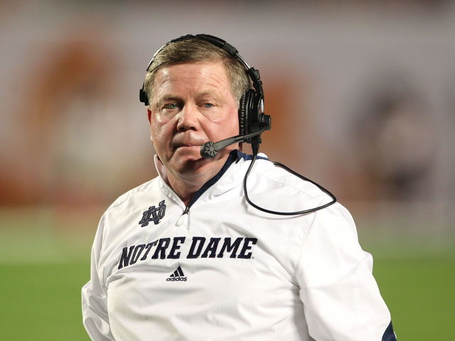 Notre Dame has to address Brian Kelly's embarrassing sideline behavior