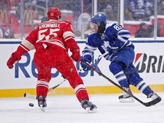 How a winger can best utilize his options when exiting the D-zone