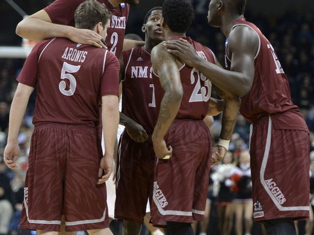 Kings sign 7-foot-5 Sim Bhullar