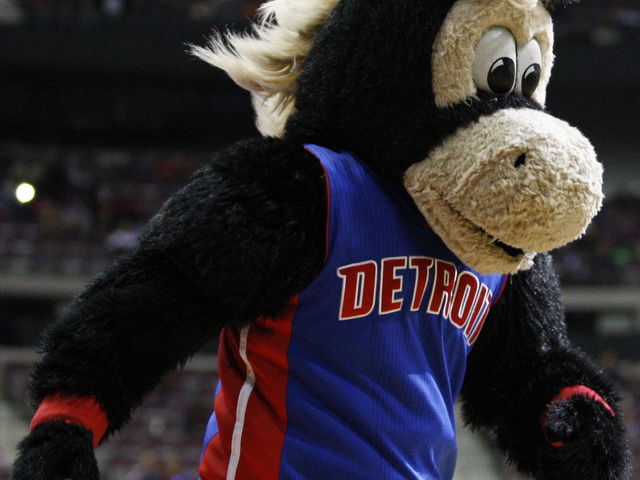 VIDEO: Pistons mascot accepts Ice Bucket Challenge, nominates mascot hunter Robin Lopez