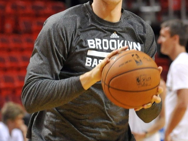 Report: Nets looking to trade Plumlee, move up in draft